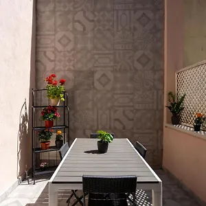 appartamento-elegante-con-terrazzino-nel-centro-di-napoli.hotels-amalfi.com/